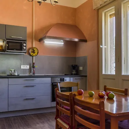Spacious & Smart Center Apartment
