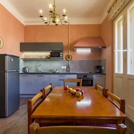 Spacious & Smart Center Apartment *