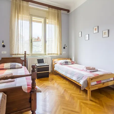 Apartment Spacious & Smart Center