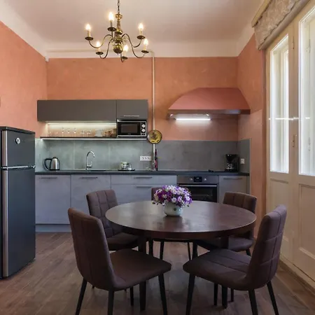 Spacious & Smart Center 公寓 *