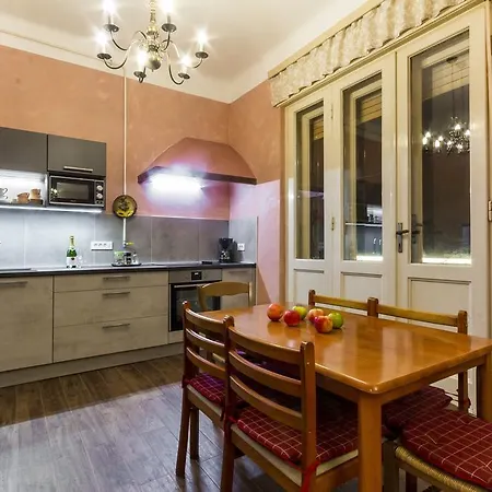 Apartman Spacious & Smart Center *