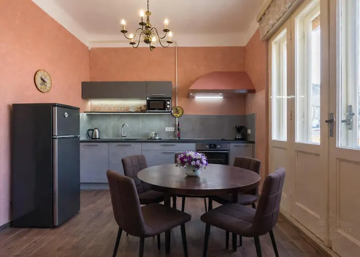 Spacious & Smart Center 아파트 *