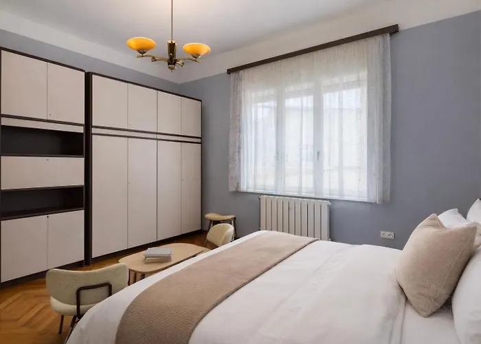 Spacious & Smart Center * 풀라