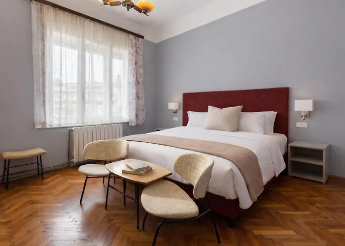 아파트 Spacious & Smart Center