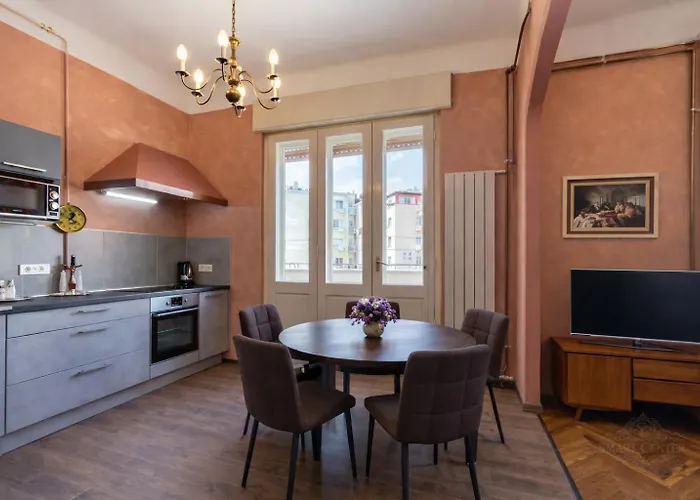 Spacious & Smart Center * 풀라