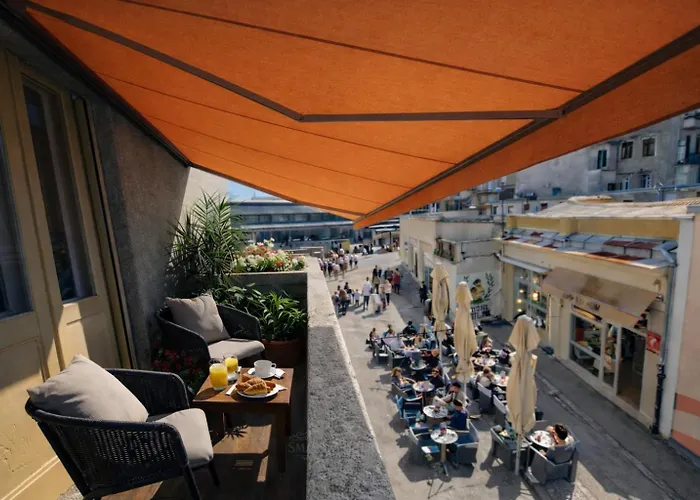 아파트 Spacious & Smart Center